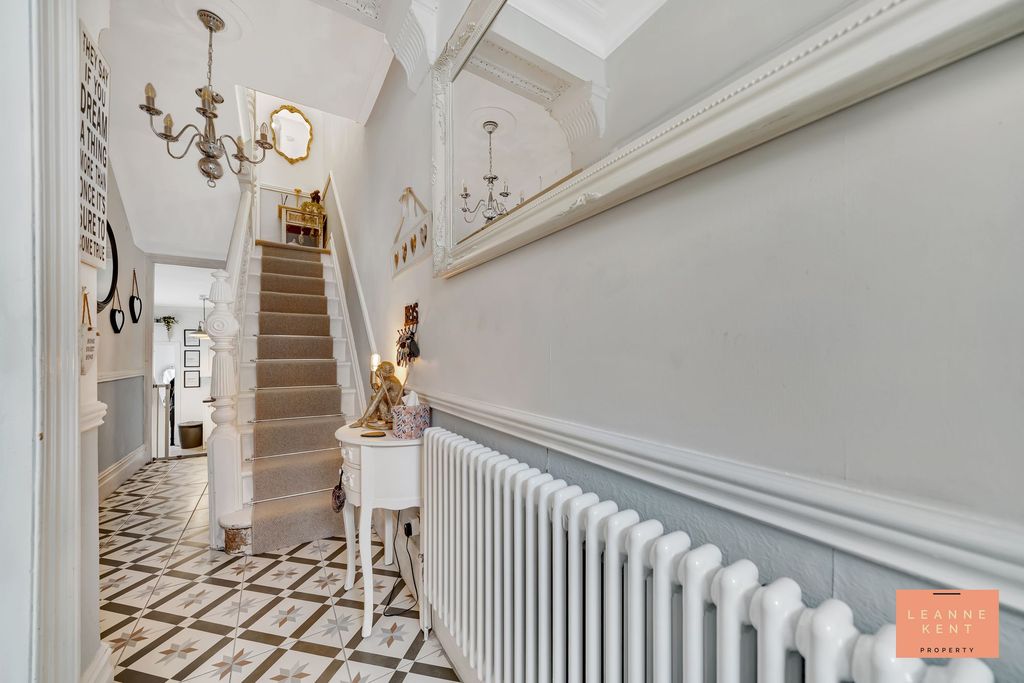 Property photo 2 of 37