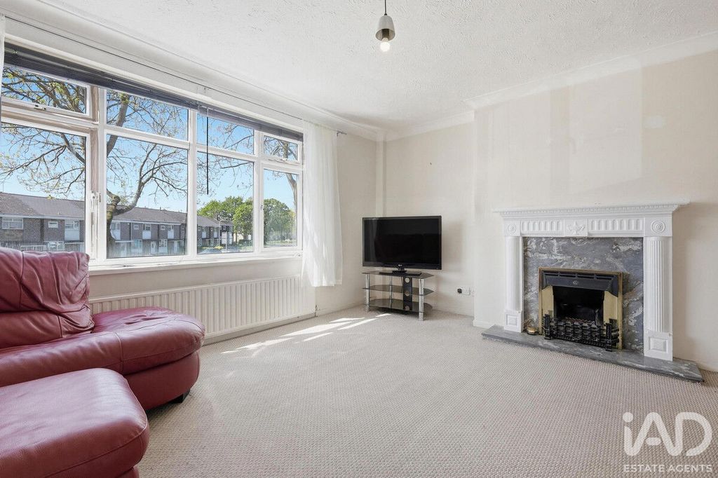 Property photo 2 of 25