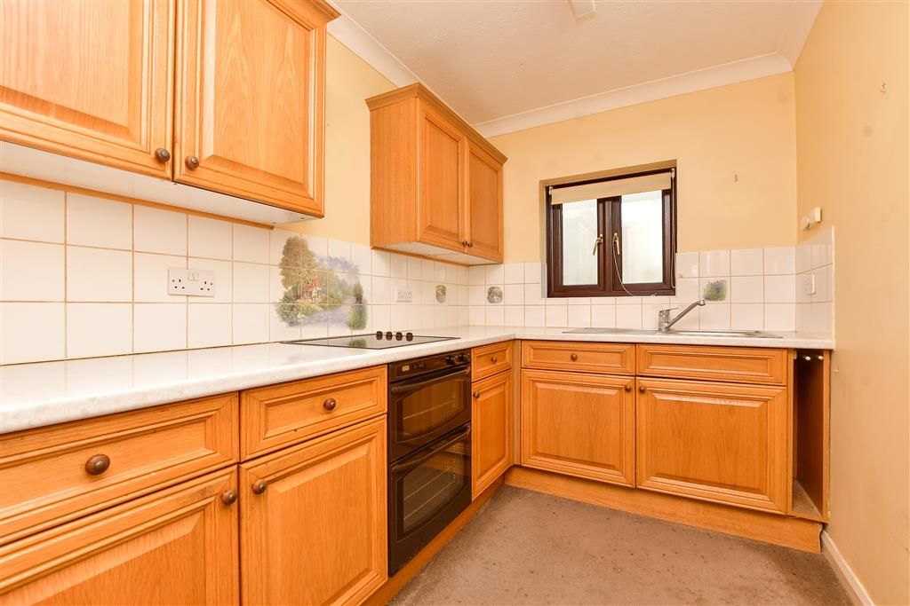 Property photo 3 of 12 Kitchen