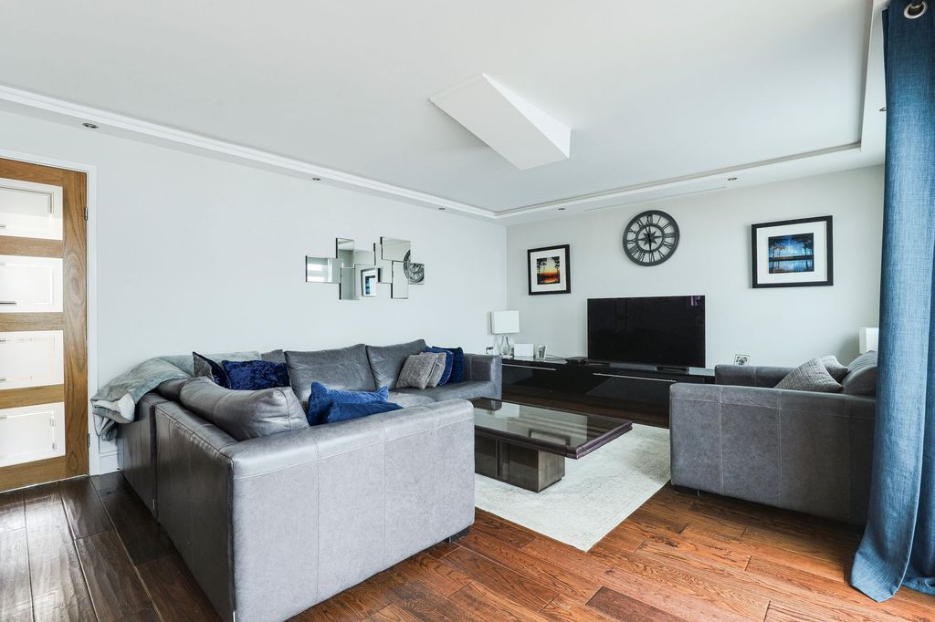 Property photo 3 of 21