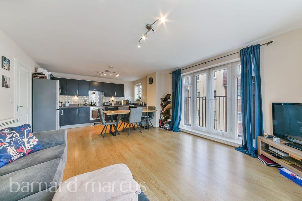 Property photo 3 of 9 Kitchen