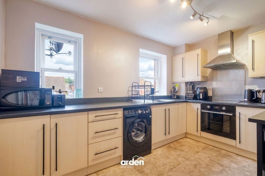 Property photo 2 of 18
