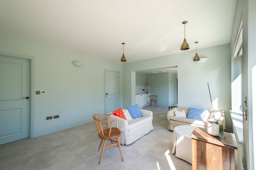 Property photo 3 of 51 9A Chapel Street-03