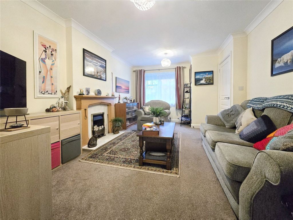 Property photo 2 of 21 Lounge