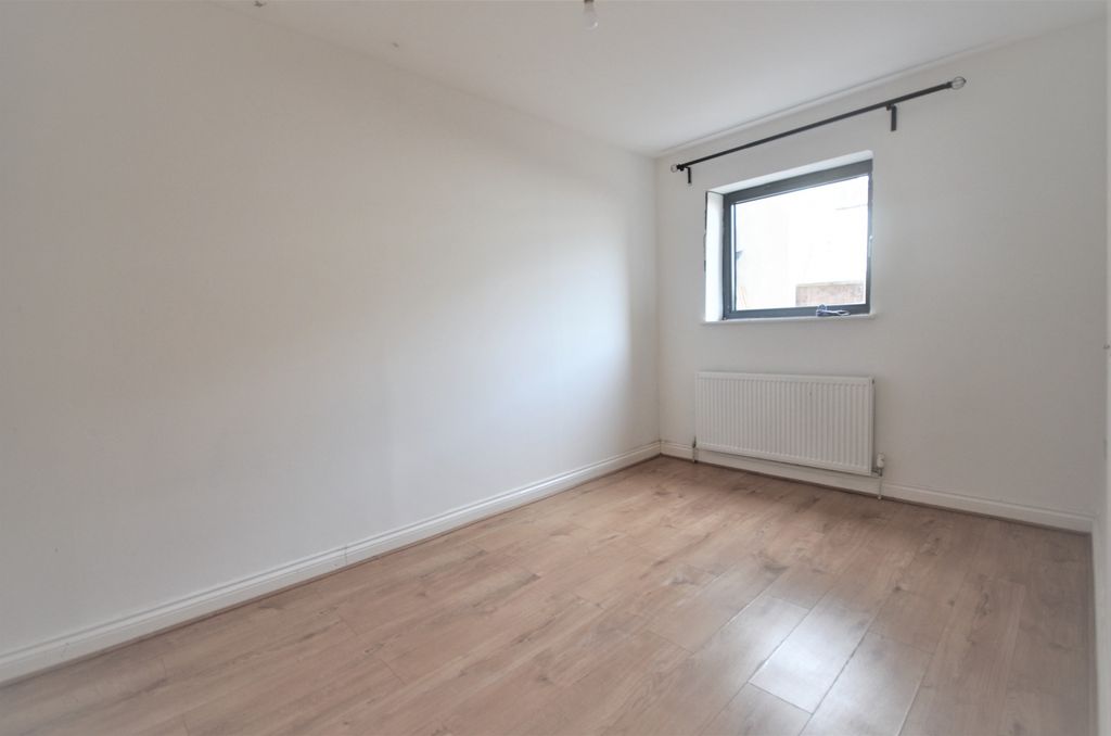 Property photo 3 of 6 Gallery