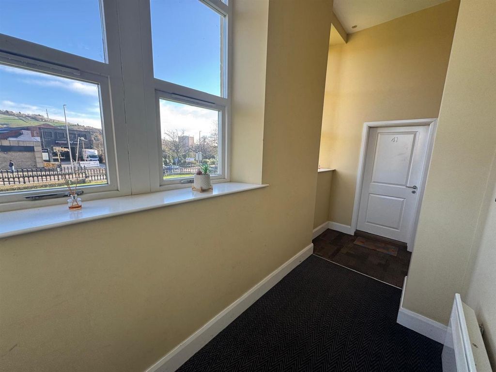 Property photo 2 of 16 Entrace .Jpeg