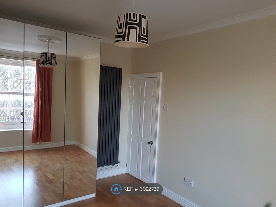 Property photo 2 of 15 Bedroom With Wardrobe