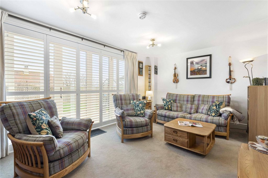 Property photo 2 of 25 Phillips Avenue