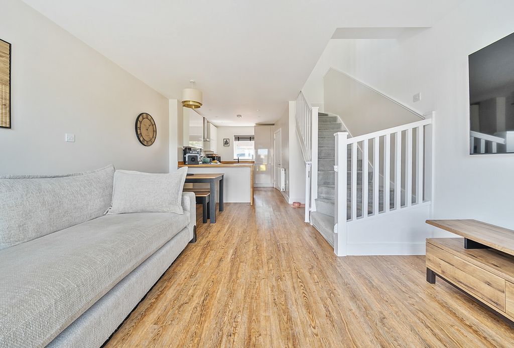 Property photo 3 of 21 1329067-11-687E23...