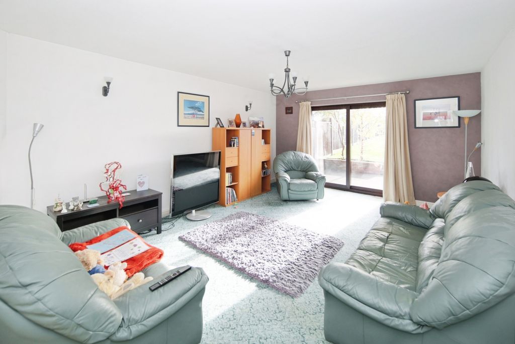 Property photo 3 of 17 Photo