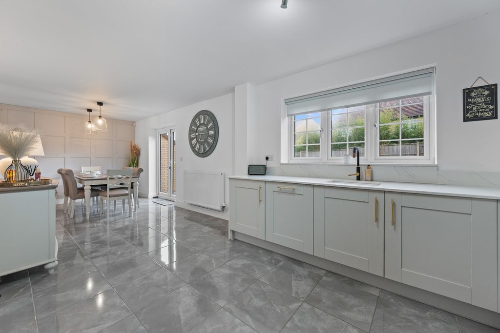 Property photo 1 of 39