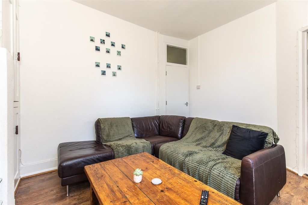 Property photo 3 of 17 Living Room