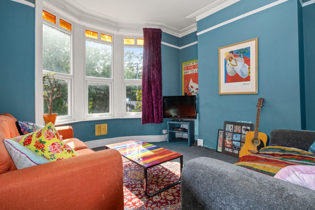 Property photo 2 of 17