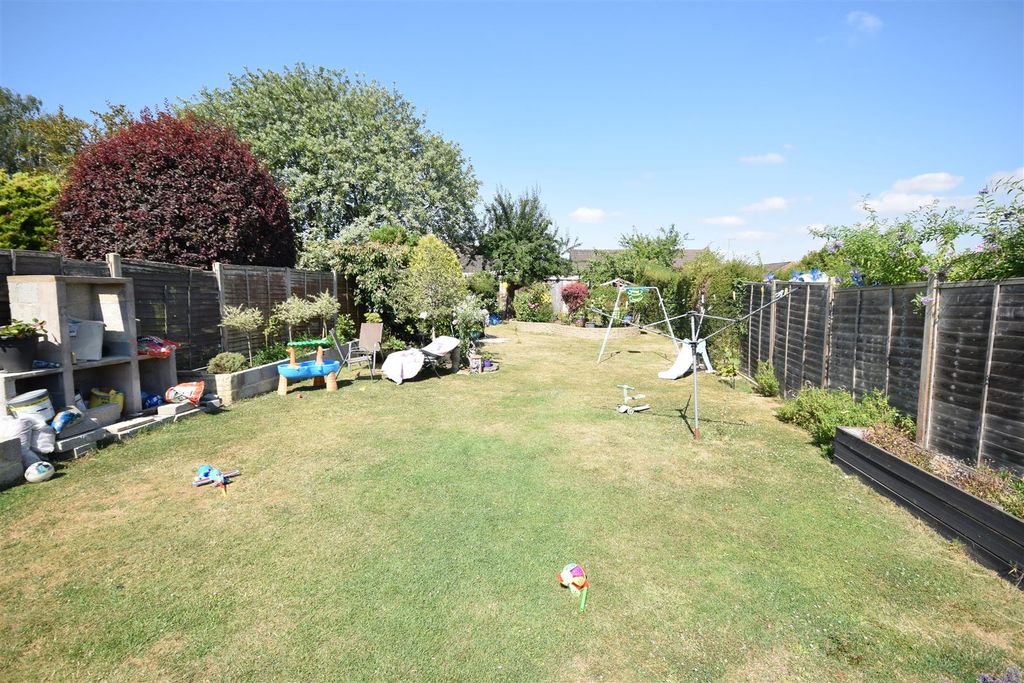 Property photo 3 of 14 Garden