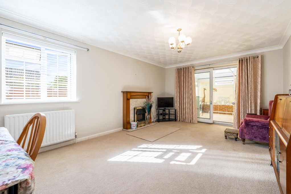 Property photo 2 of 27 3 Sanders Close (Sandilands)-22