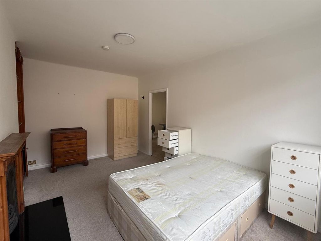 Property photo 3 of 12 57861c7A-94c4-4E00-812E-91Ada673E706.Jpg