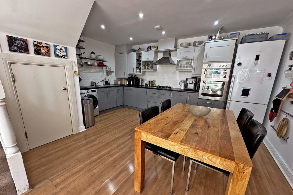 Property photo 3 of 12 4253989