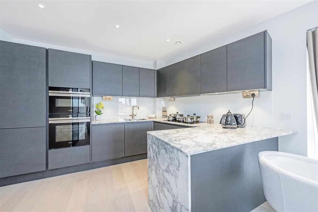 Property photo 1 of 18 Kitchen