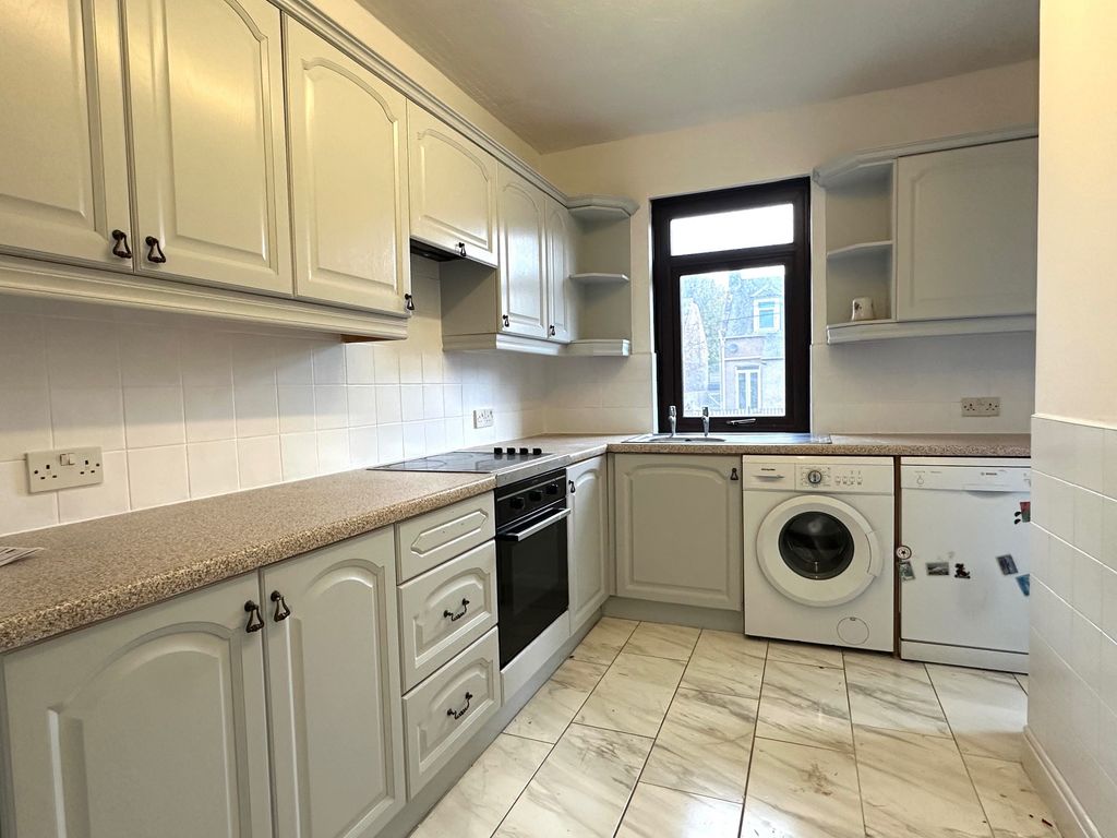 Property photo 3 of 5 Kitchen
