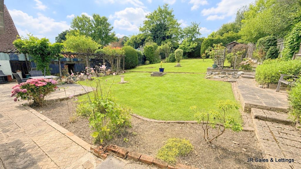 Property photo 2 of 18 South West Facing Garden