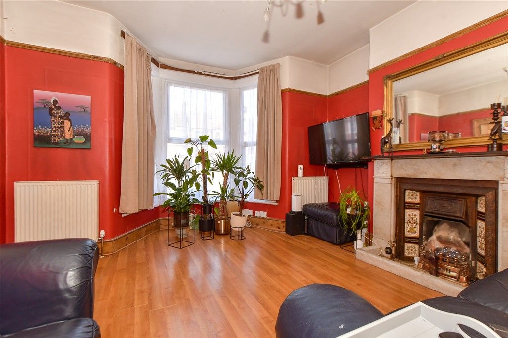 Property photo 3 of 14 Lounge