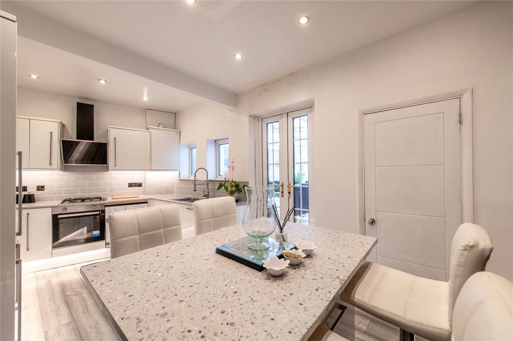 Property photo 3 of 27 Picture No. 09