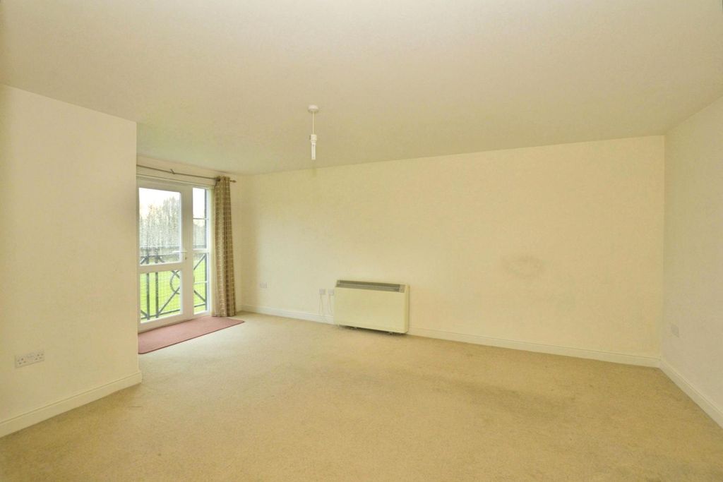 Property photo 3 of 9 Lounge