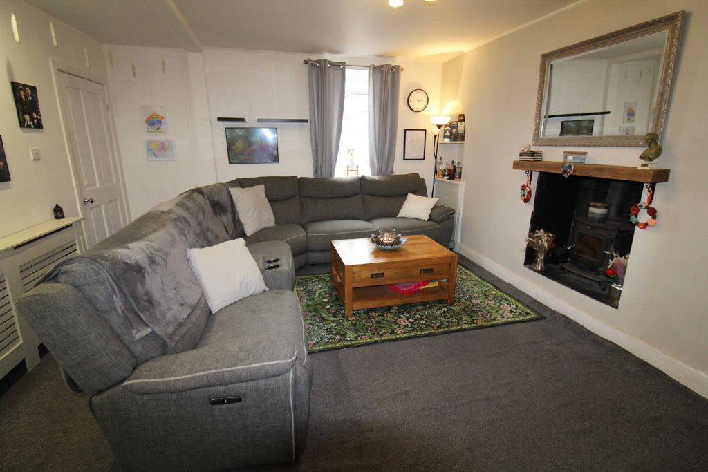 Property photo 2 of 12