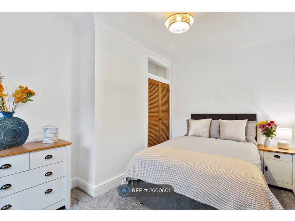 Property photo 3 of 11 Bedroom 2