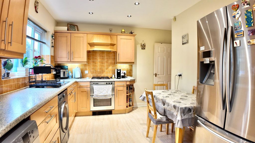 Property photo 3 of 31