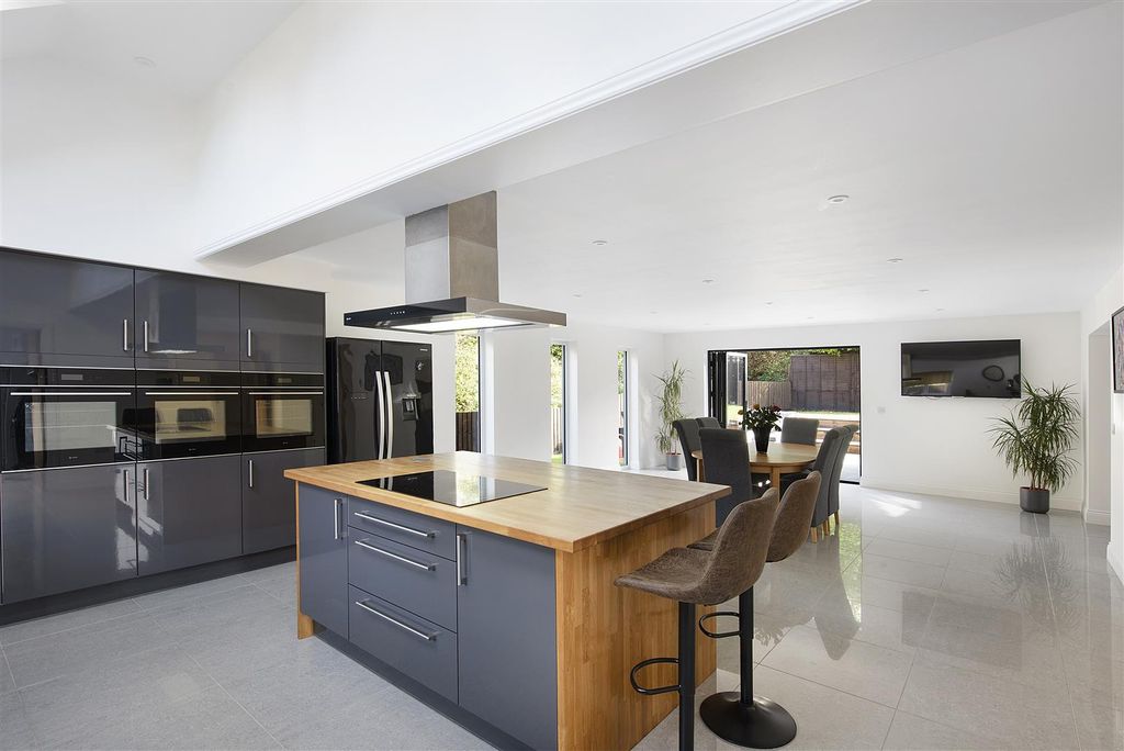 Property photo 1 of 36 1 Post Office Lane Ph18.Jpg