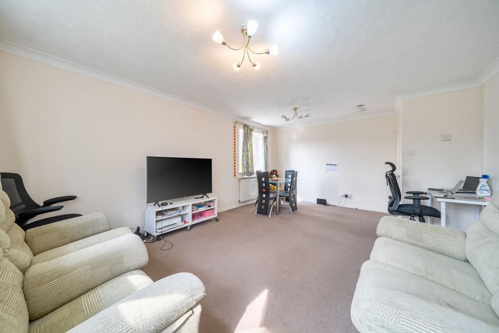 Property photo 2 of 15 1431981-8-69c1469...