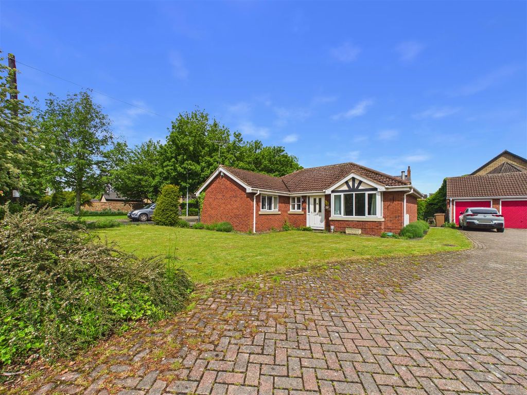 Property photo 1 of 13 Cam03303G0-Pr0381-Still006.Jpg