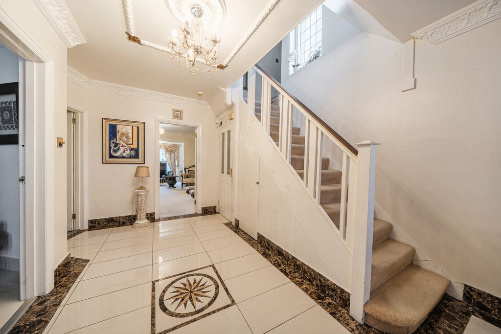 Property photo 2 of 21 1382009-15-691B3E...