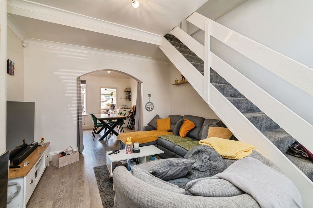 Property photo 2 of 17 Pbox-Img.Jpg