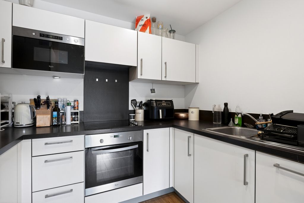 Property photo 2 of 20 Kitchen
