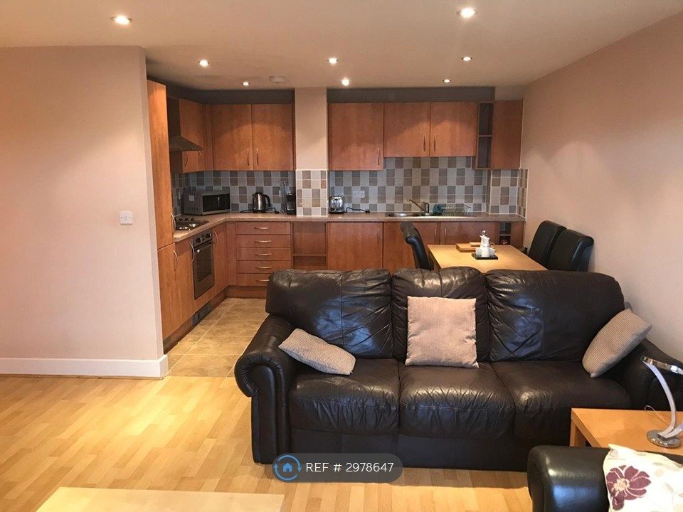 Property photo 3 of 19 Lounge
