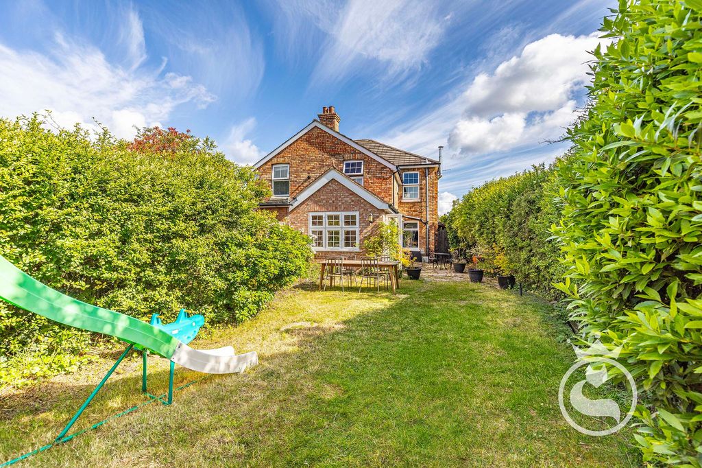 Property photo 2 of 18