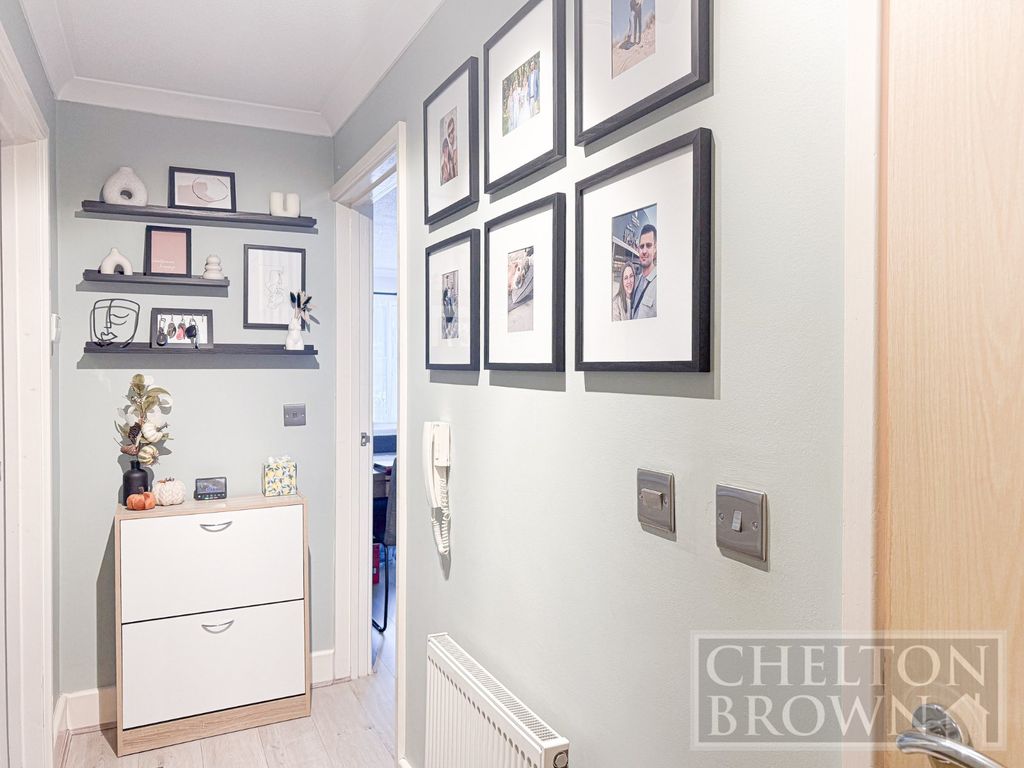 Property photo 2 of 11 Hallway