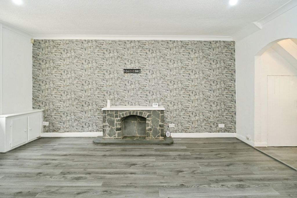 Property photo 3 of 13 Pbox-Img.Jpg