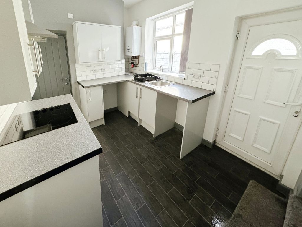 Property photo 3 of 6 Kitchen