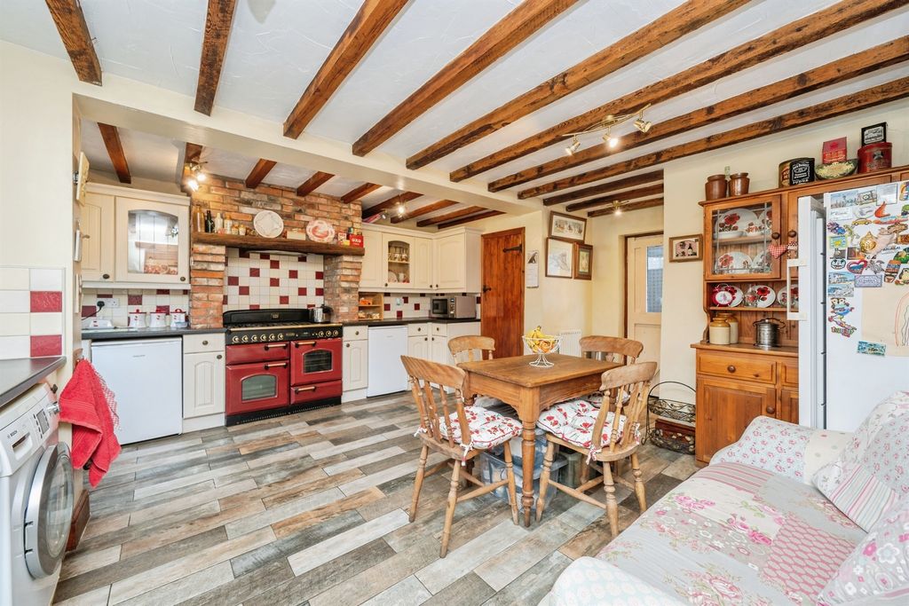 Property photo 2 of 19 Lounge