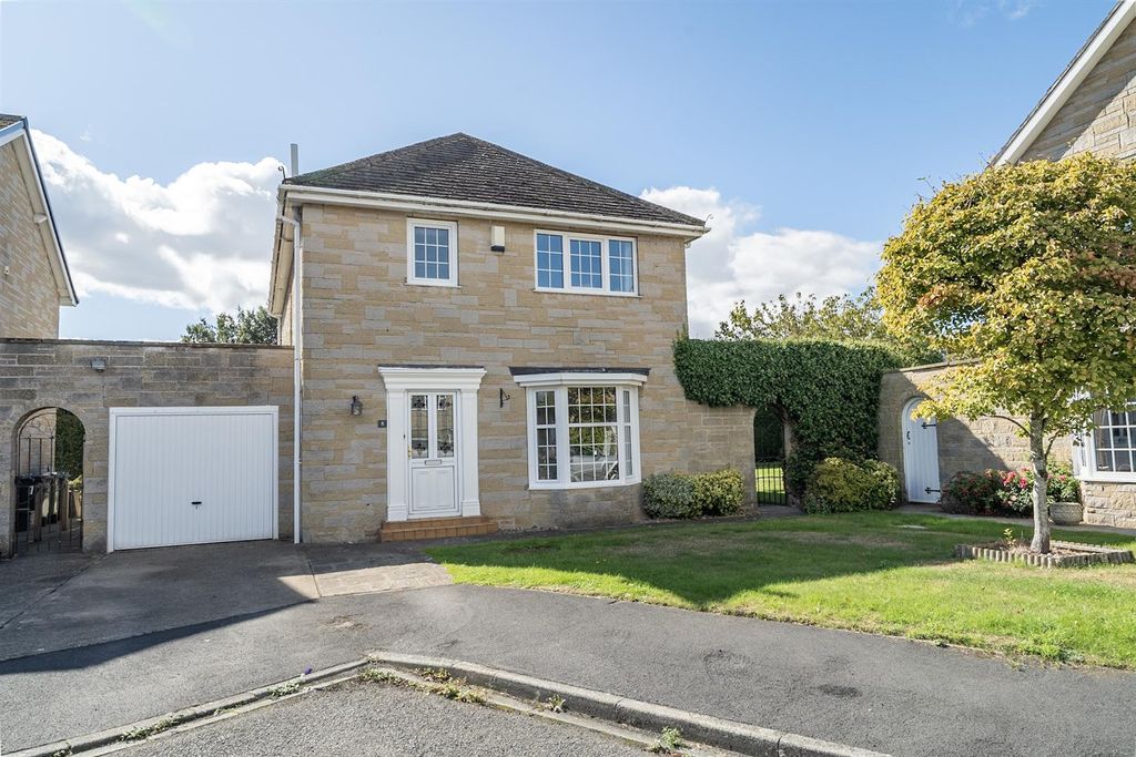 Property photo 1 of 17 External