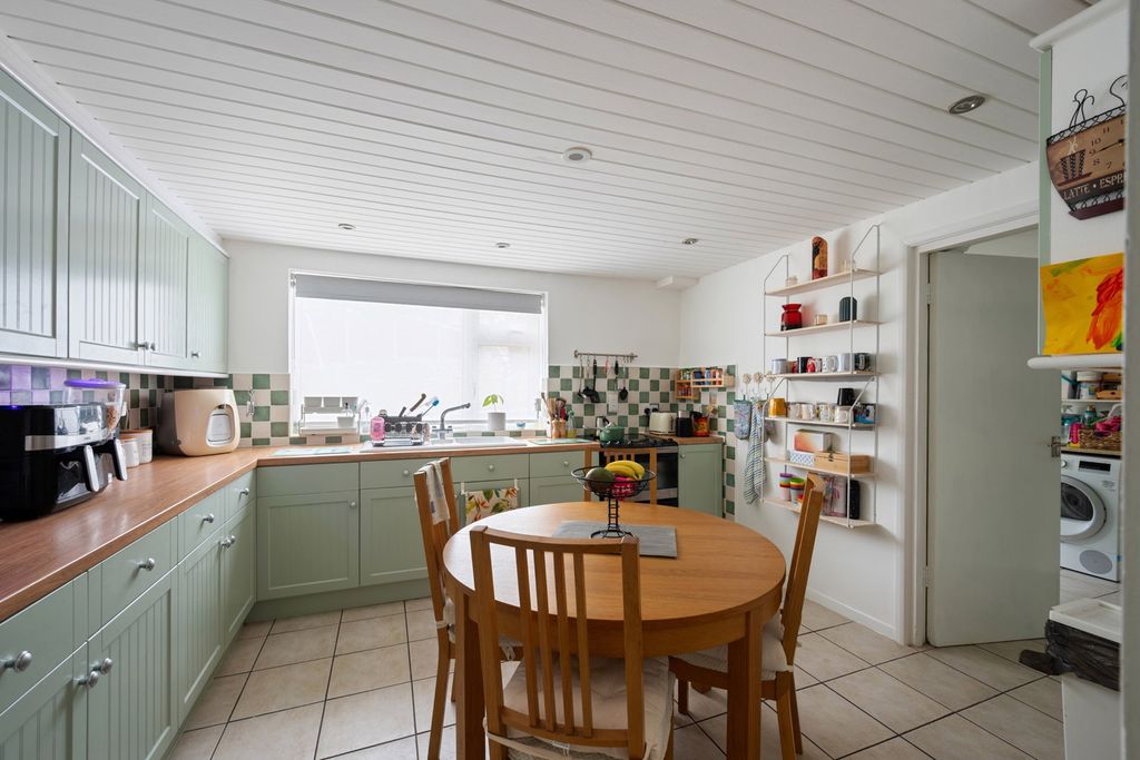 Property photo 2 of 31