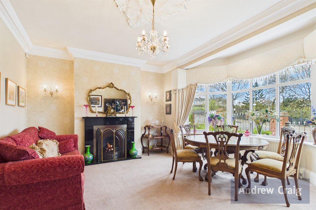 Property photo 3 of 25 Dining Room