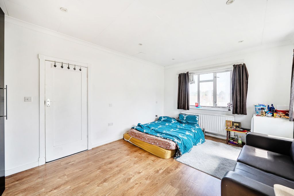 Property photo 2 of 11 1459640-9-6A0c481...