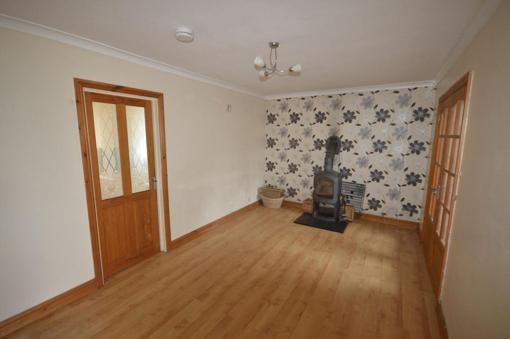 Property photo 3 of 12 Dsc_0003 (Medium).Jpg