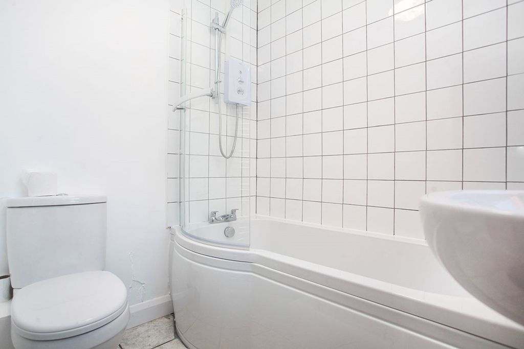 Property photo 3 of 4 Shared Bathroom
