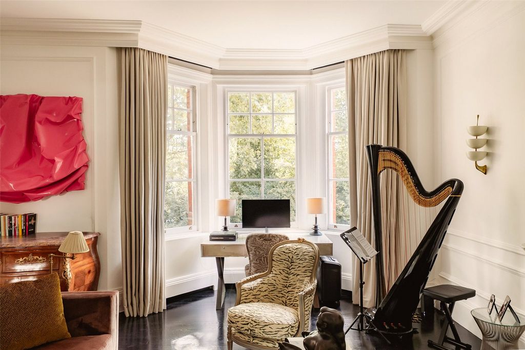 Property photo 2 of 22 Living Room