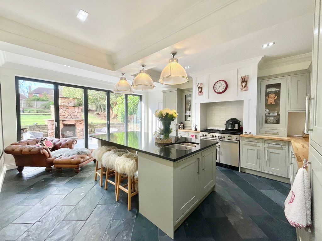 Property photo 3 of 35